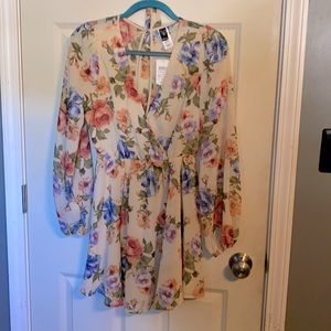 Super cute mini dress with belt/tie. Nwt!!!